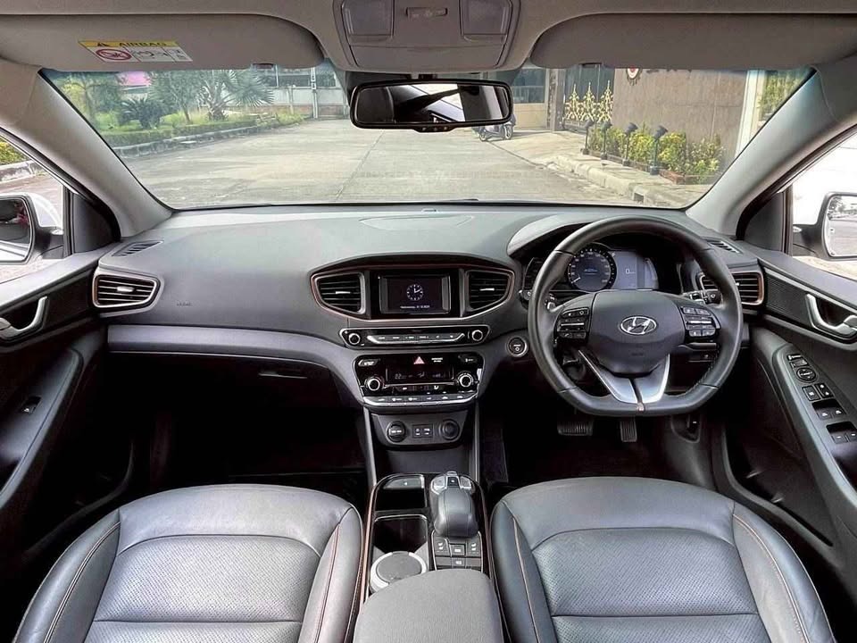 Car image 7